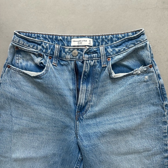 Abercrombie & Fitch Curve Love “ The Loose High Rise” Light Blue Jeans - Picture 6 of 10
